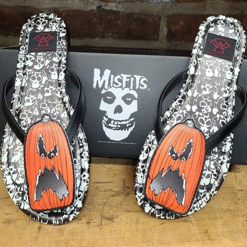 Strange Cvlt MISFITS Halloween Pumpkin Punk Womens Flip Flops 12M NEW IN BOX